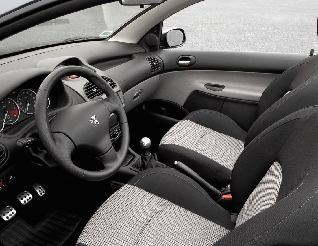 peugeot-206-cc-interior