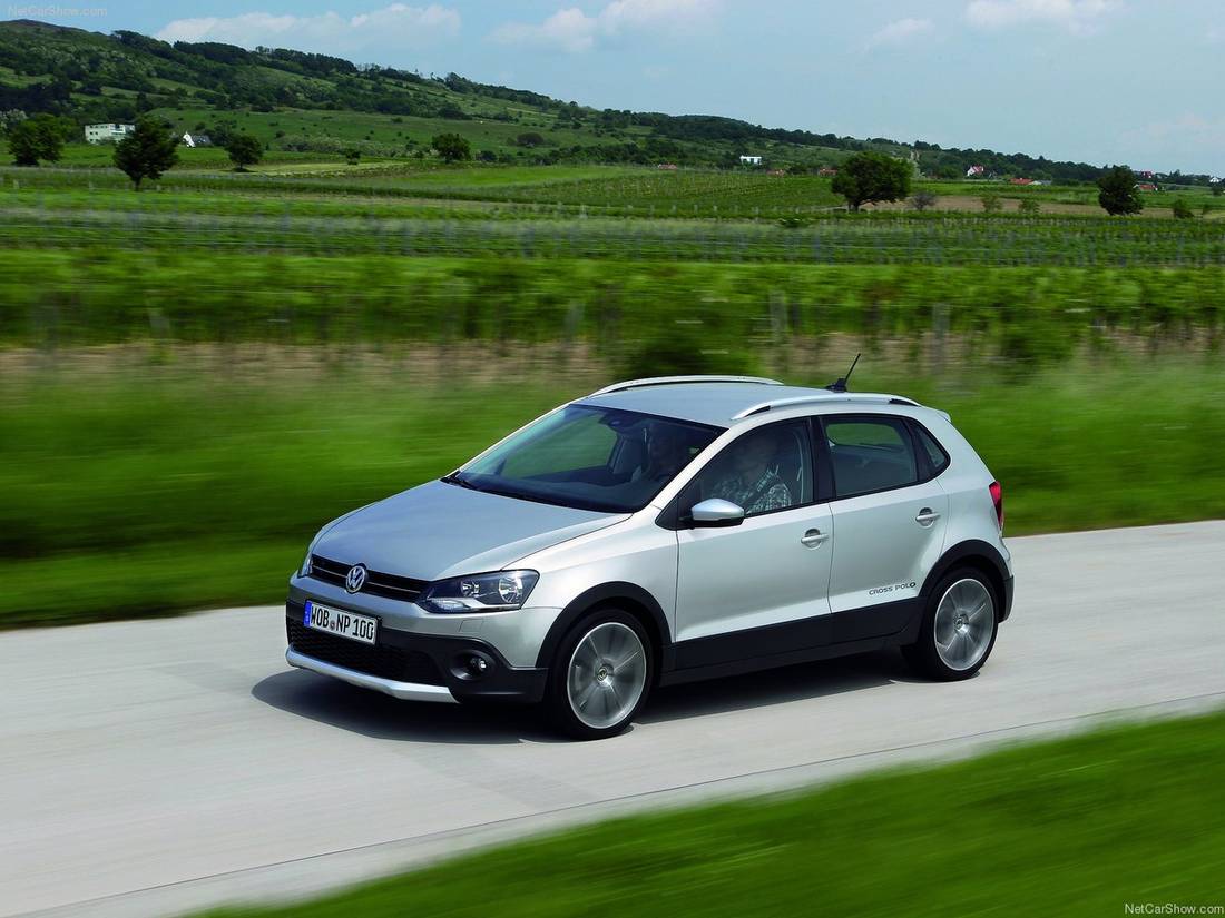 Volkswagen-CrossPolo-2011-1280-05.jpg