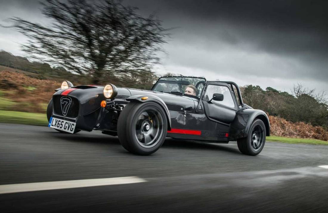 caterham-seven-485-black-front