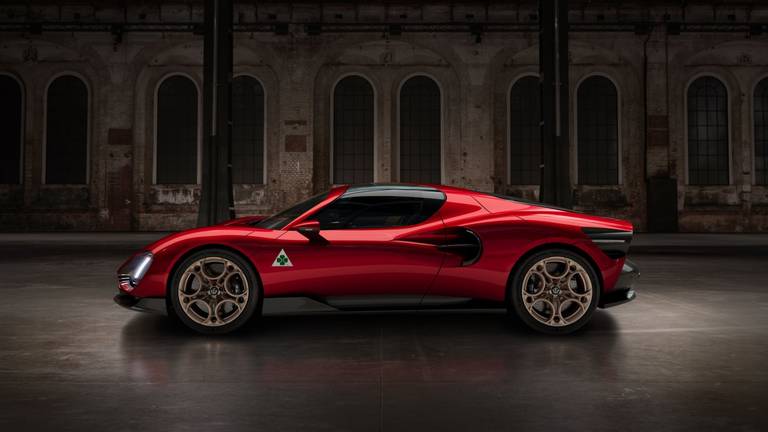 alfa-romeo-supercar-2023-2