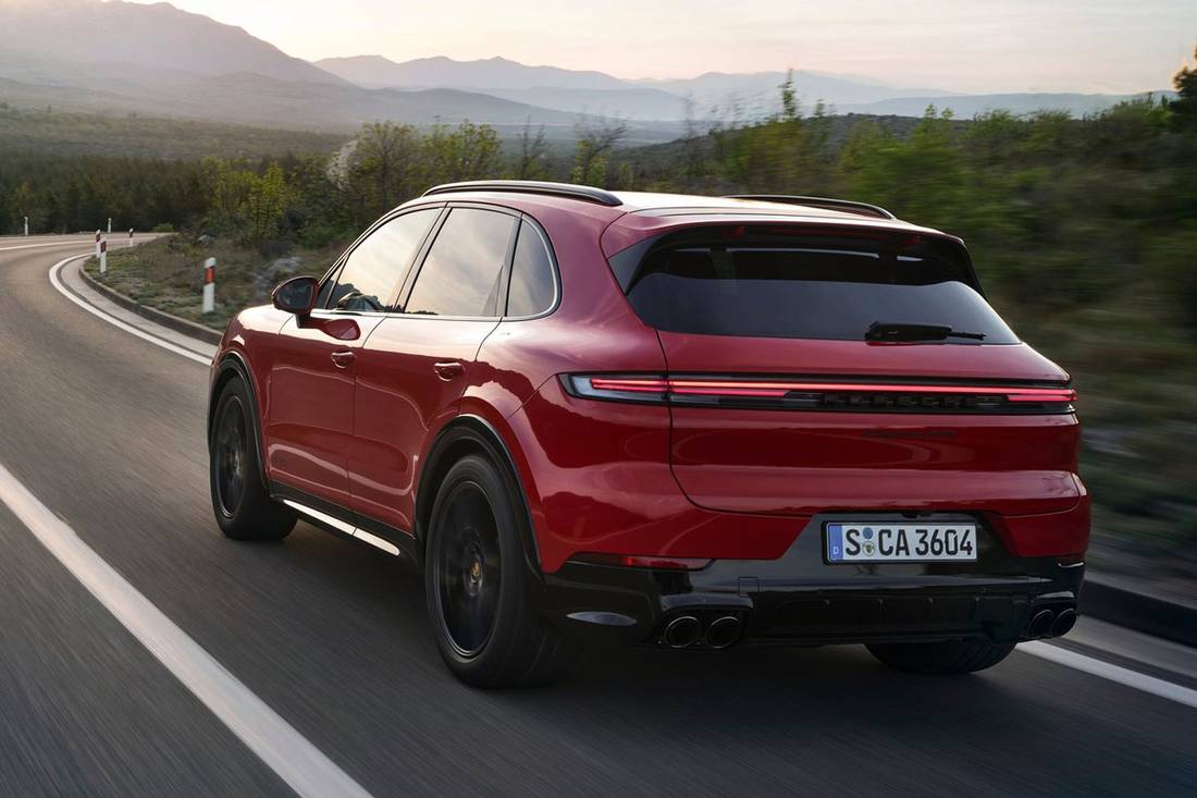 Porsche-Cayenne GTS-2024 (5)