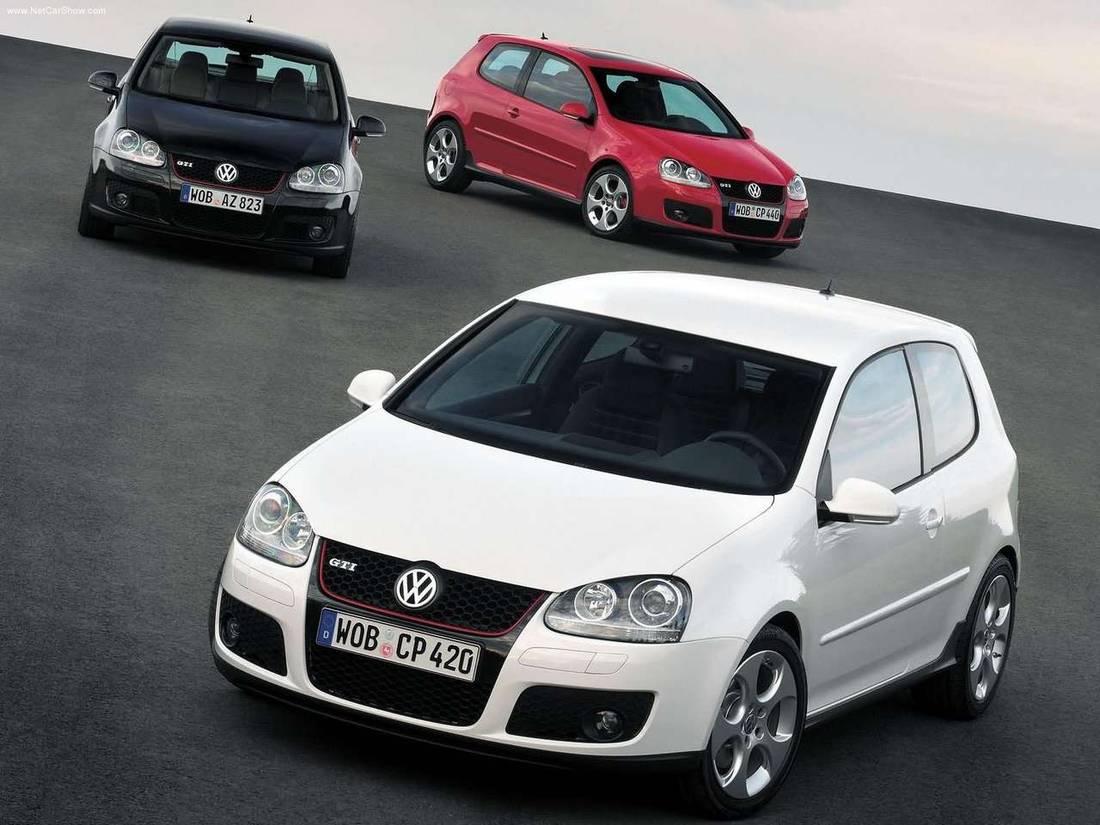 Volkswagen-Golf_GTI_5-door-2004-1280-16.jpg