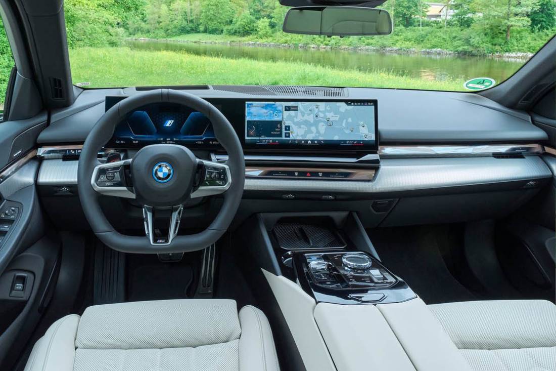 BMW_i5_Touring2.jpg