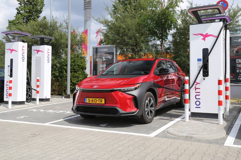 ruim-50-procent-kans-dat-jij-straks-in-een-elektrische-auto-rijdt-2024-02