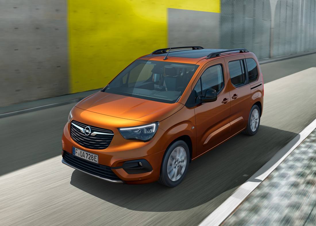 opel-combo-e-life-side