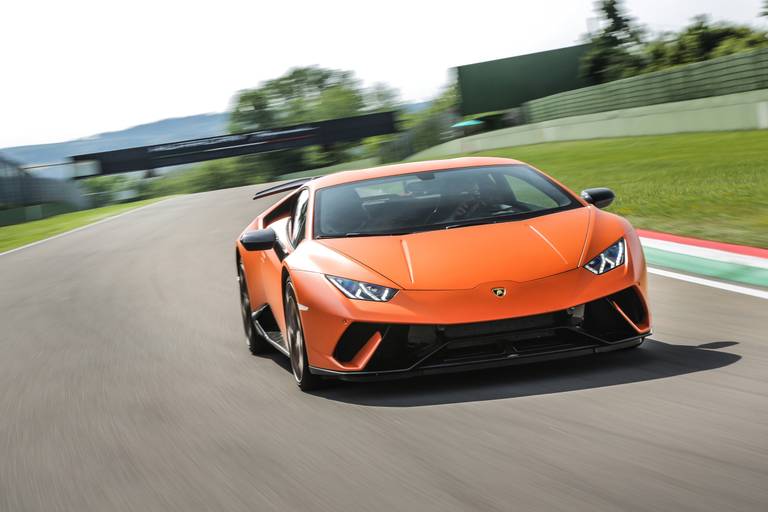 waarom-lamborghini-de-v10-willens-en-wetens-de-nek-omdraaide-2024-04