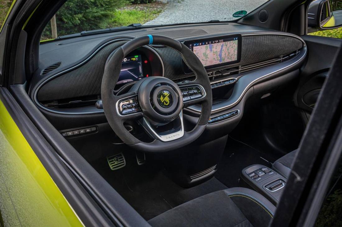 abarth_500e_turismo_cabrio_interieur.jpeg