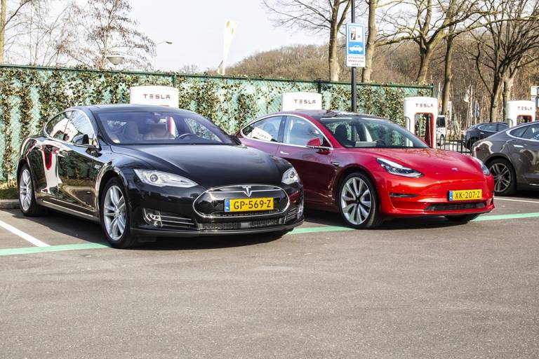 lfp-tesla-model-3-v3-supercharger-2023-1