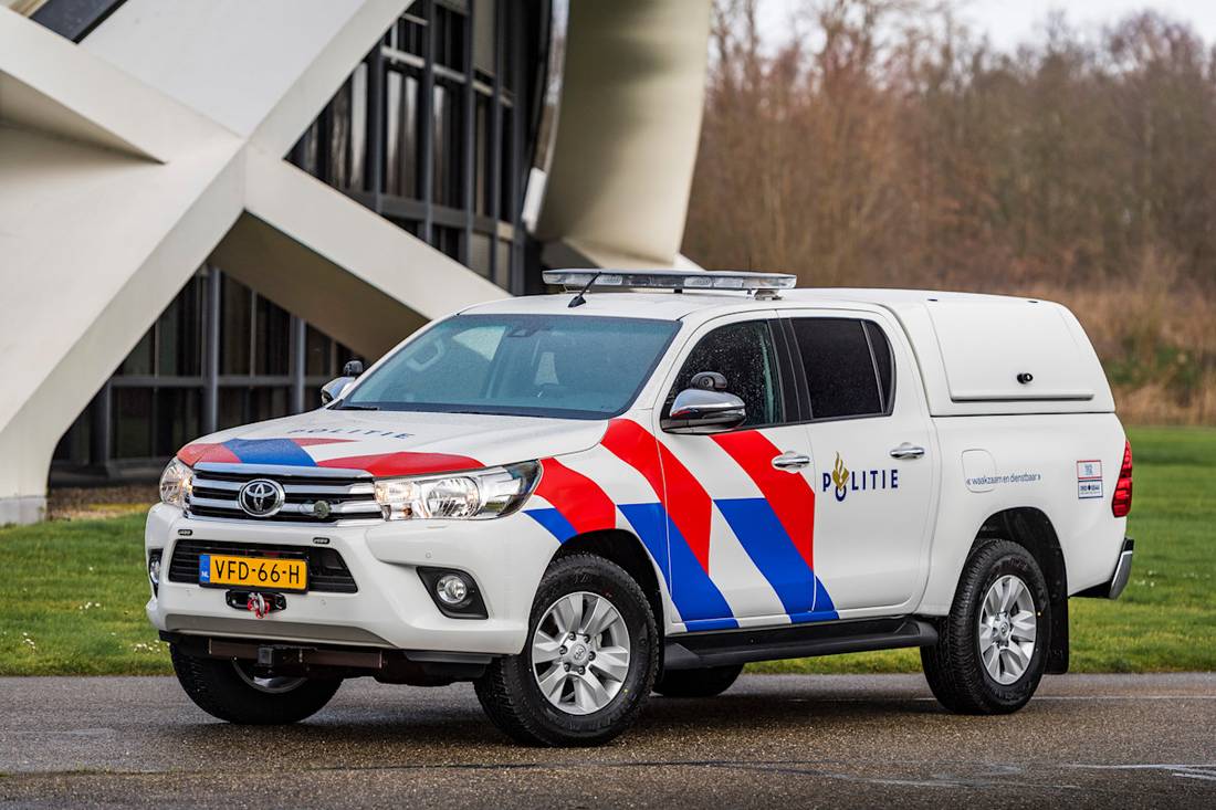 toyota_hilux_4_4_double_cab_politie_5.jpeg