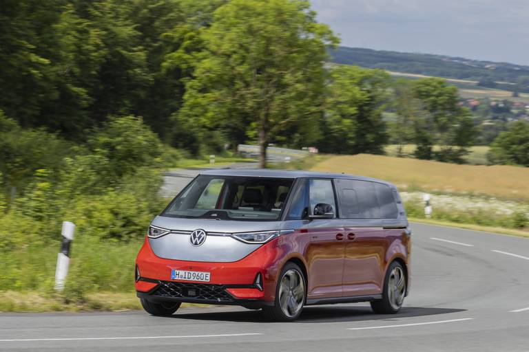 bmw-rijdt-audi-en-mercedes-eruit-op-de-ev-markt-2024-05