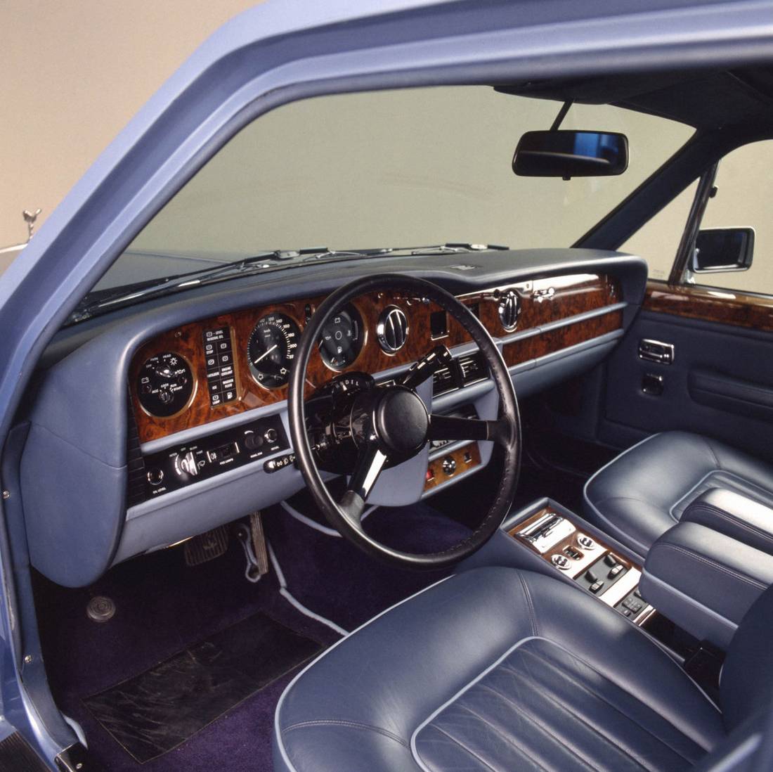 rolls-royce_silver_spirit_interieur.jpeg