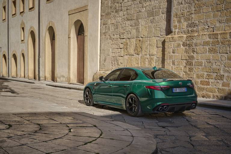 alfa-romeo-giulia-stelvio-2023-2