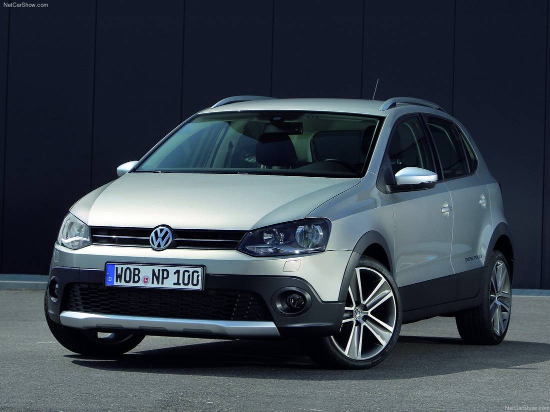 Volkswagen-CrossPolo-2011-1280-01.jpg