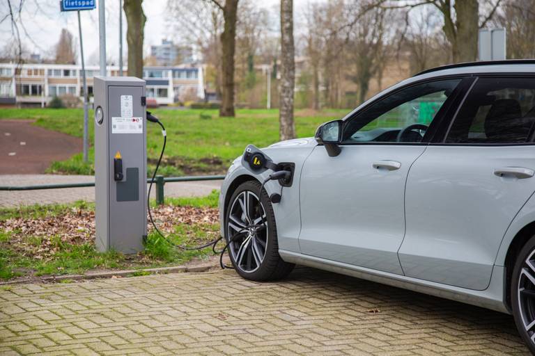 volvo-wil-autos-verkopen-en-zet-bijl-in-ev-strategie-2024-03