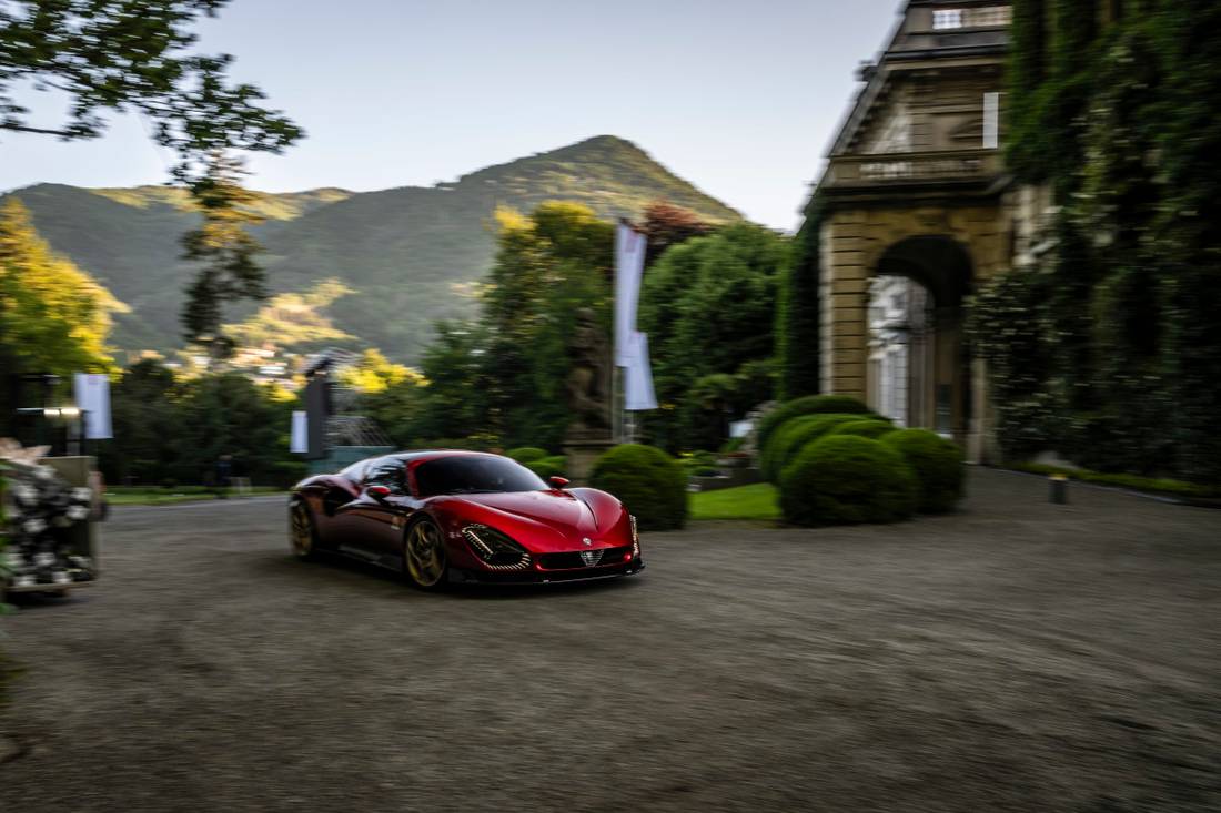 alfa_romeo_33_stradale_openingsfoto.jpeg