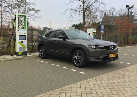 Mazda: "Klanten willen liever betaalbare auto op benzine dan elektrische auto"