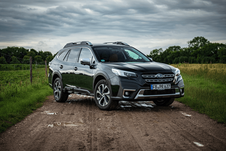 Subaru-Outback-2021-Hero