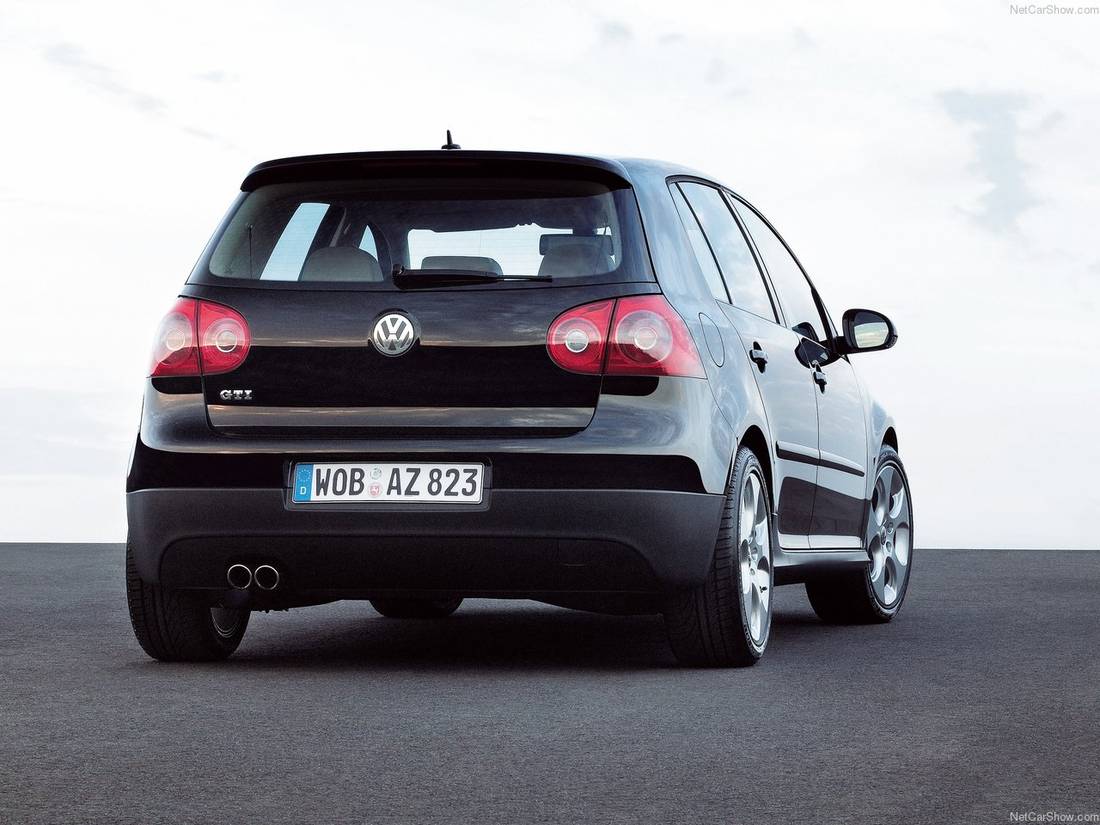 Volkswagen-Golf_GTI_5-door-2004-1280-12.jpg