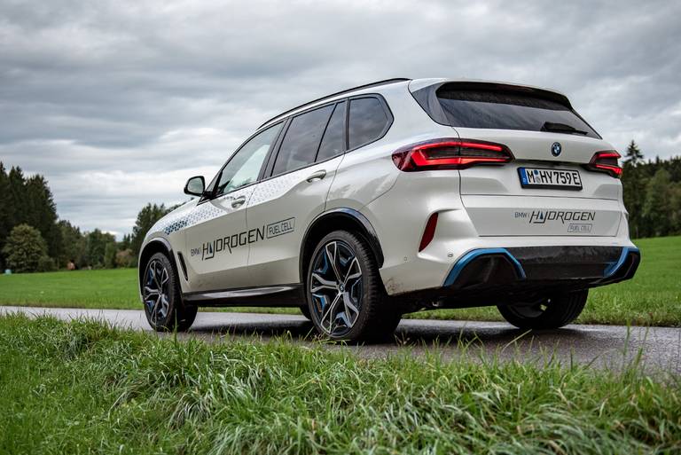 BMW-iX5-Hydrogen-Seite-Heck