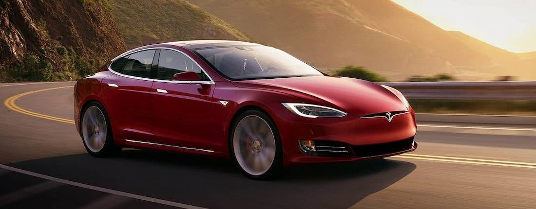 buurman joggen Stralend Tesla Model S: afmetingen, interieurs, motoren, prijzen en concurrenten -  AutoScout24