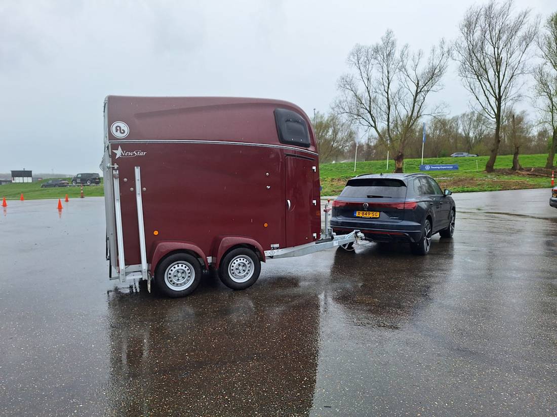 Kan iedereen zomaar met een aanhanger rijden dankzij moderne hulpsystemen?