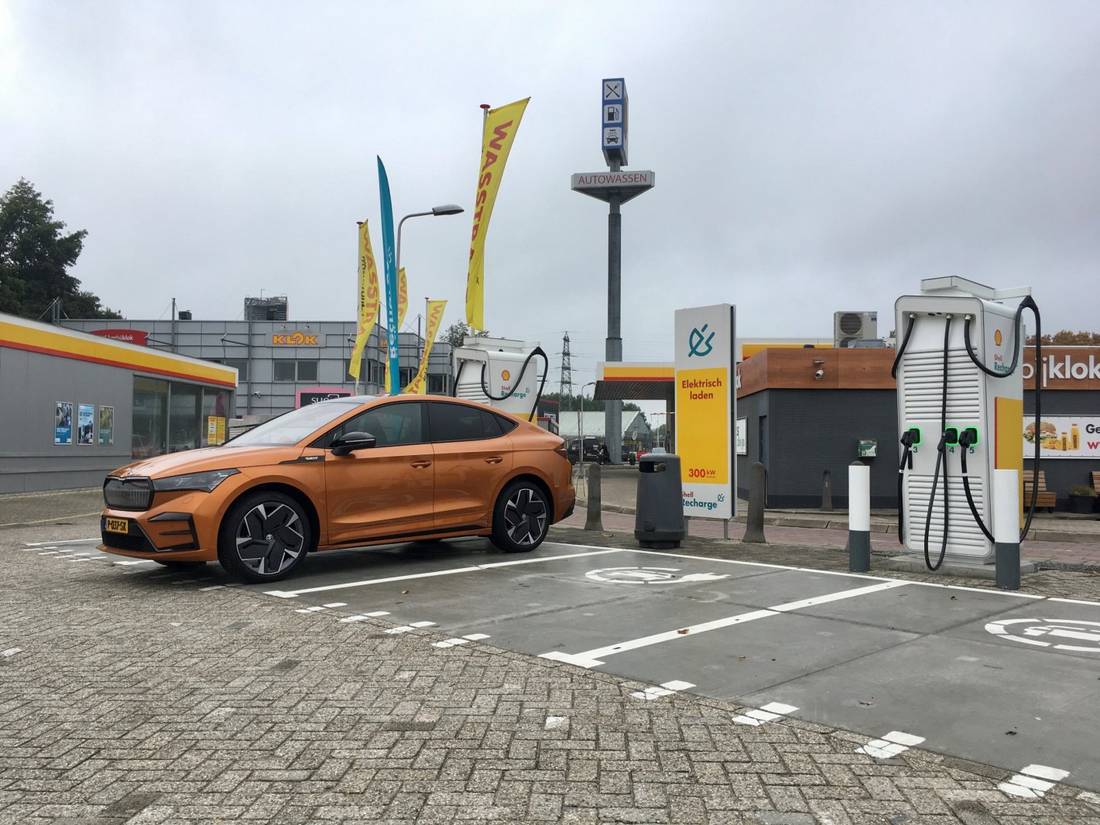 That also works! Fast charging with Skoda Enyaq Coupé iV is faster in practice than in the folder