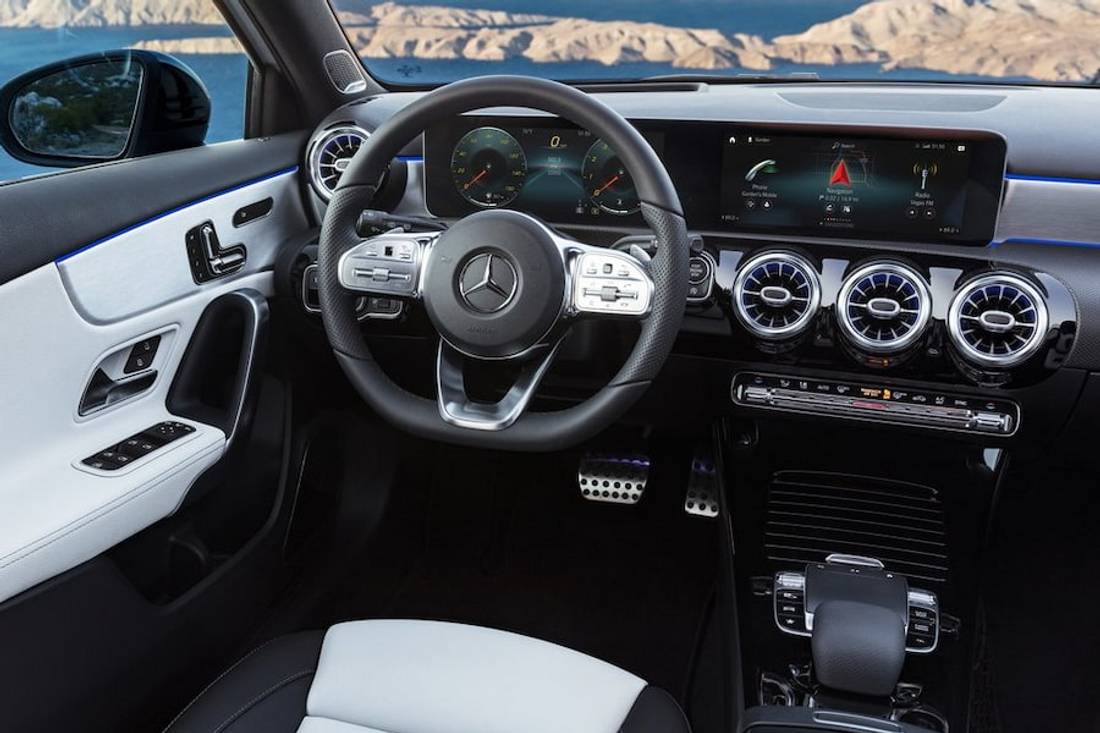 Het koud krijgen reservering Dwaal Mercedes-Benz A-Klasse: afmetingen, interieurs, motoren, prijzen en  concurrenten - Autoscout24