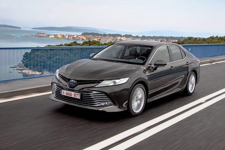 Toyota-Camry Hybrid EU-Version-2019-1024-13