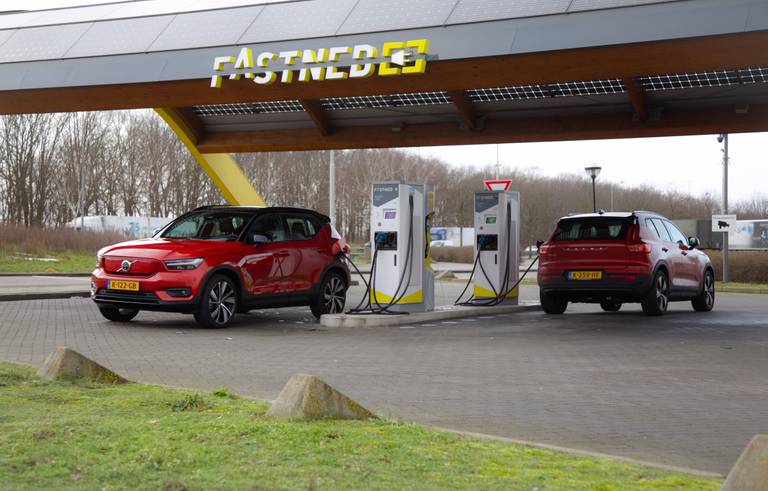 bij-fastned-rinkelt-de-kassa-al-met-2-evs-per-uur-2025-05